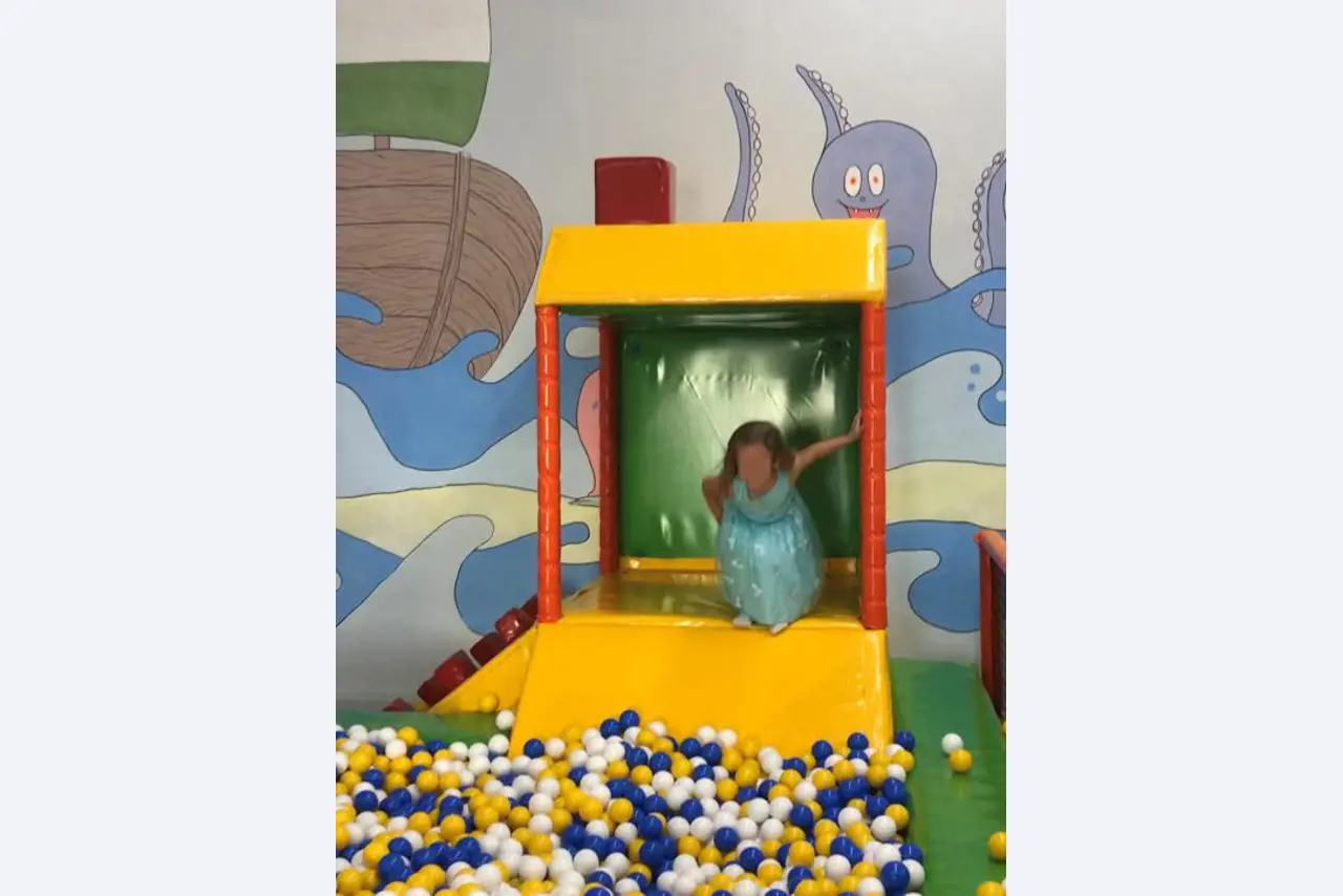 Construcción en bastidor de un parque infantil cubierto con accesorios, Monkey Grove, pista Ninja, "esponjas" de juegos blandos-7